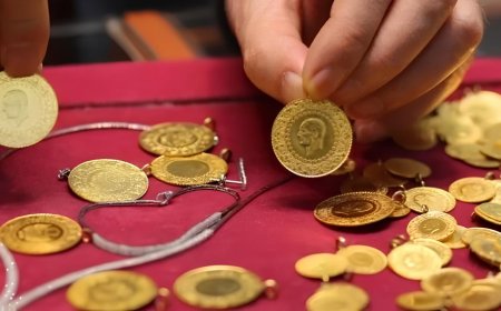 Ünlü ekonomistten yatırımcıya mesaj: Sakin kalın, satmayın